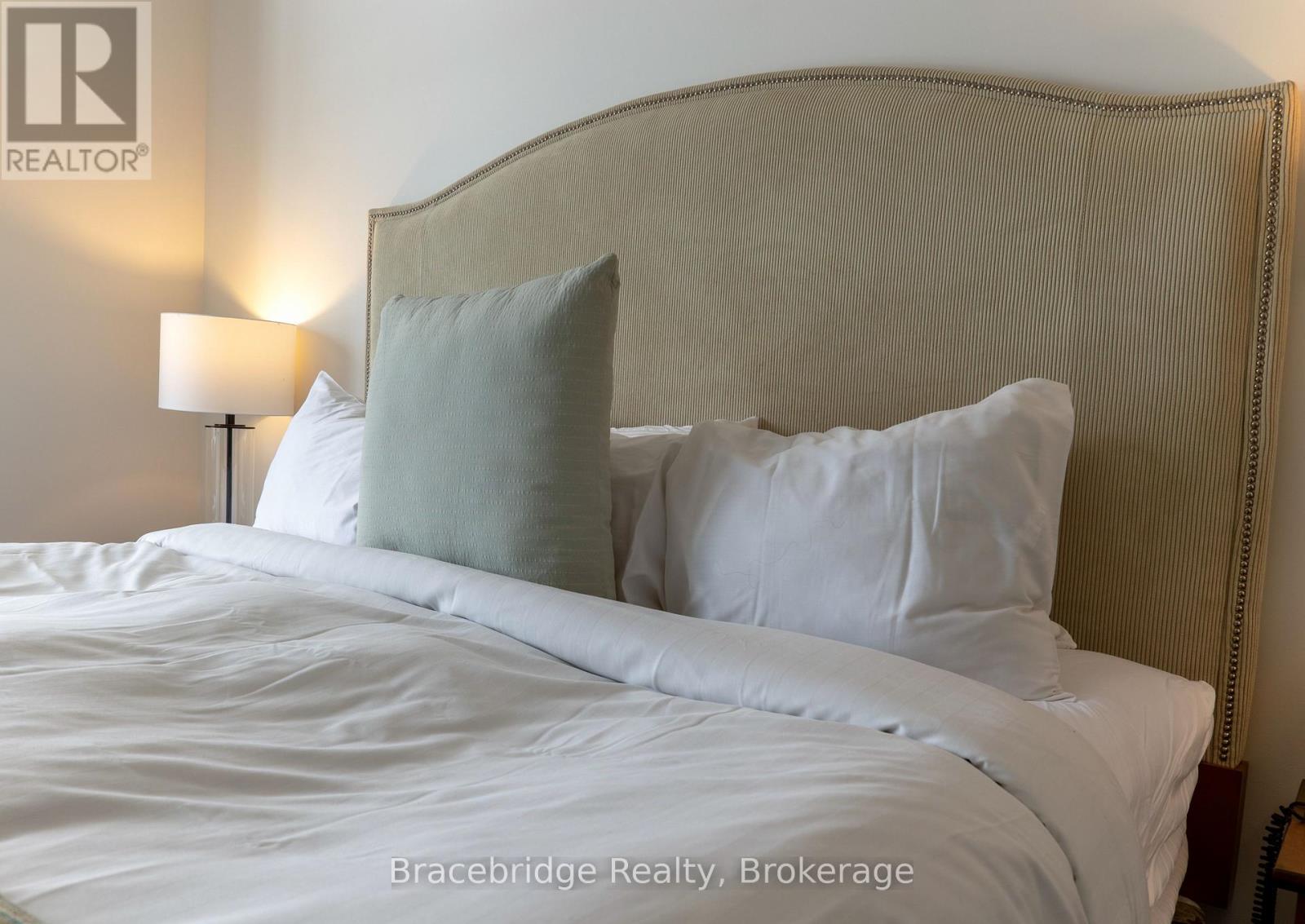 L215-C2 - 1869 Muskoka Rd 118 Highway W, Muskoka Lakes, Ontario  P1L 1W8 - Photo 4 - X12996588