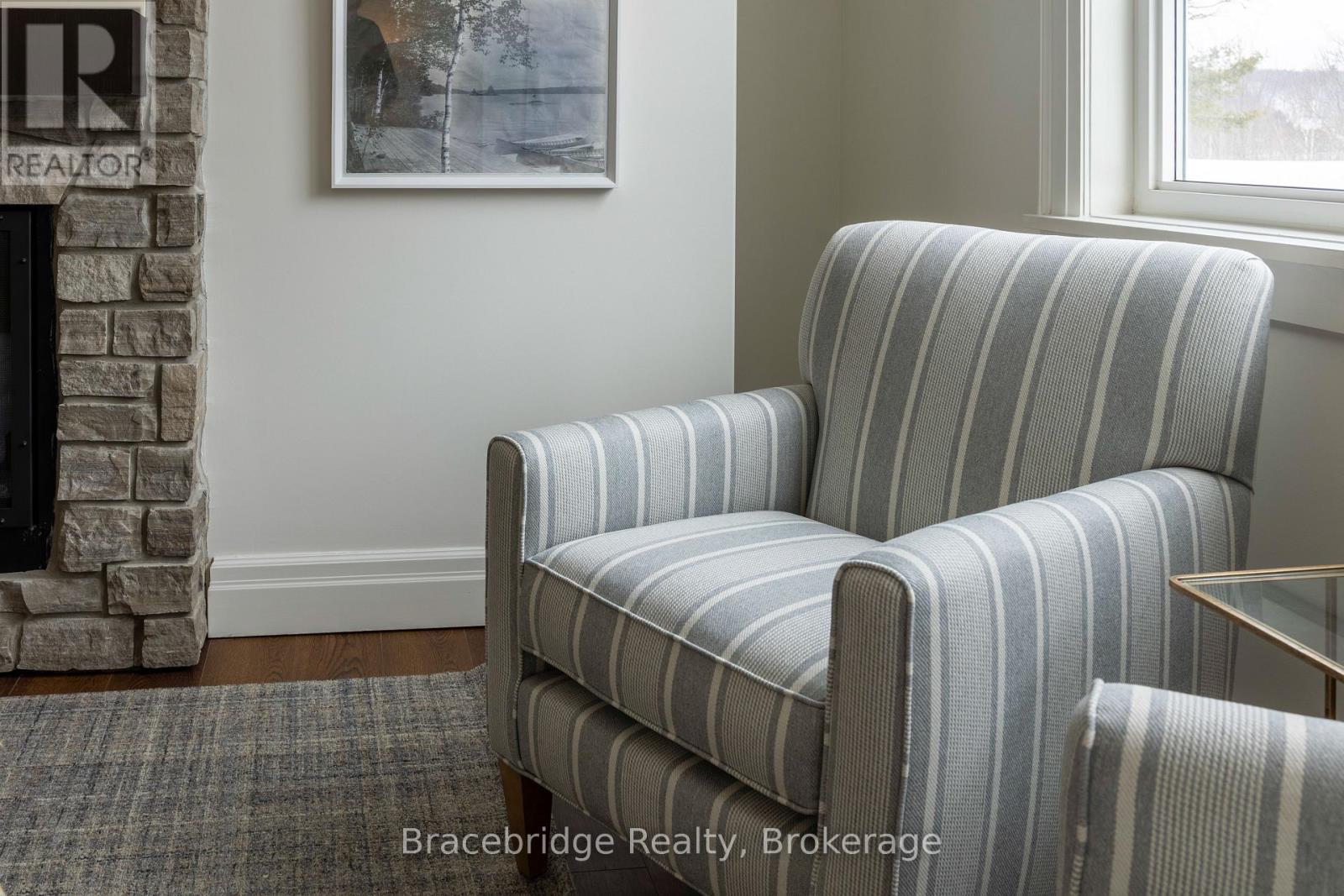 L215-C2 - 1869 Muskoka Rd 118 Highway W, Muskoka Lakes, Ontario  P1L 1W8 - Photo 7 - X12996588