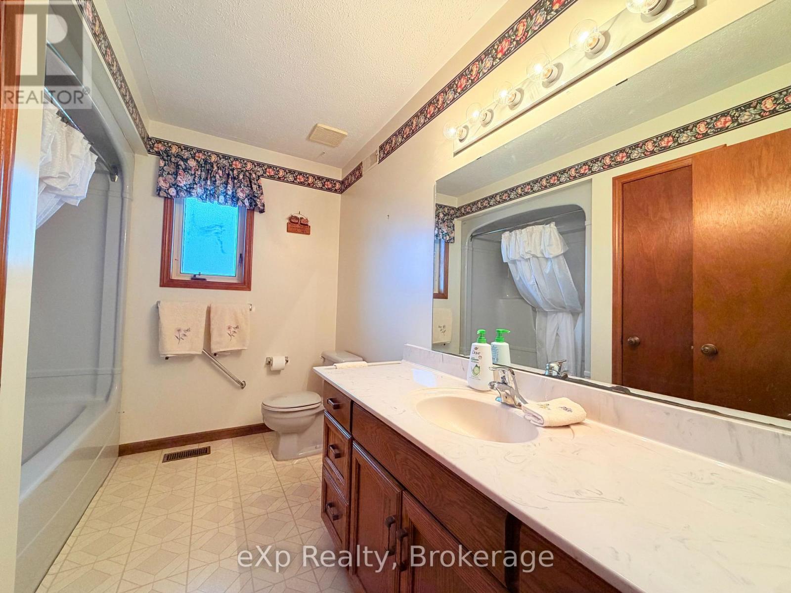 142168 Grey 9 Road, West Grey, Ontario  N0G 1C0 - Photo 12 - X12996716