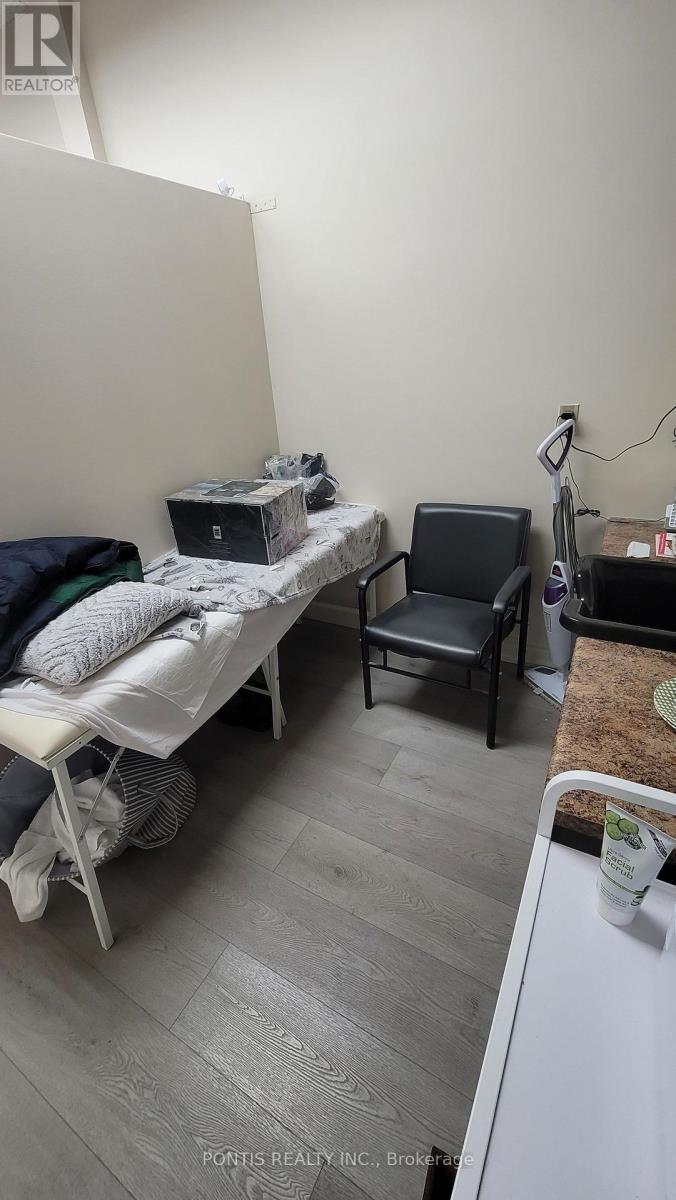 2531 Pharmacy Avenue, Toronto, Ontario  M1W 2K2 - Photo 6 - E12995202