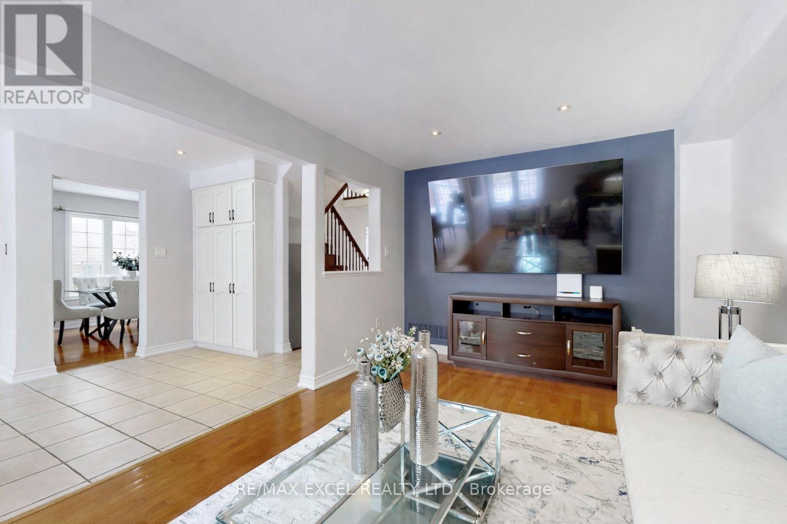 96 Ferncroft Drive, Georgina, Ontario  L4P 4G7 - Photo 15 - N12969596