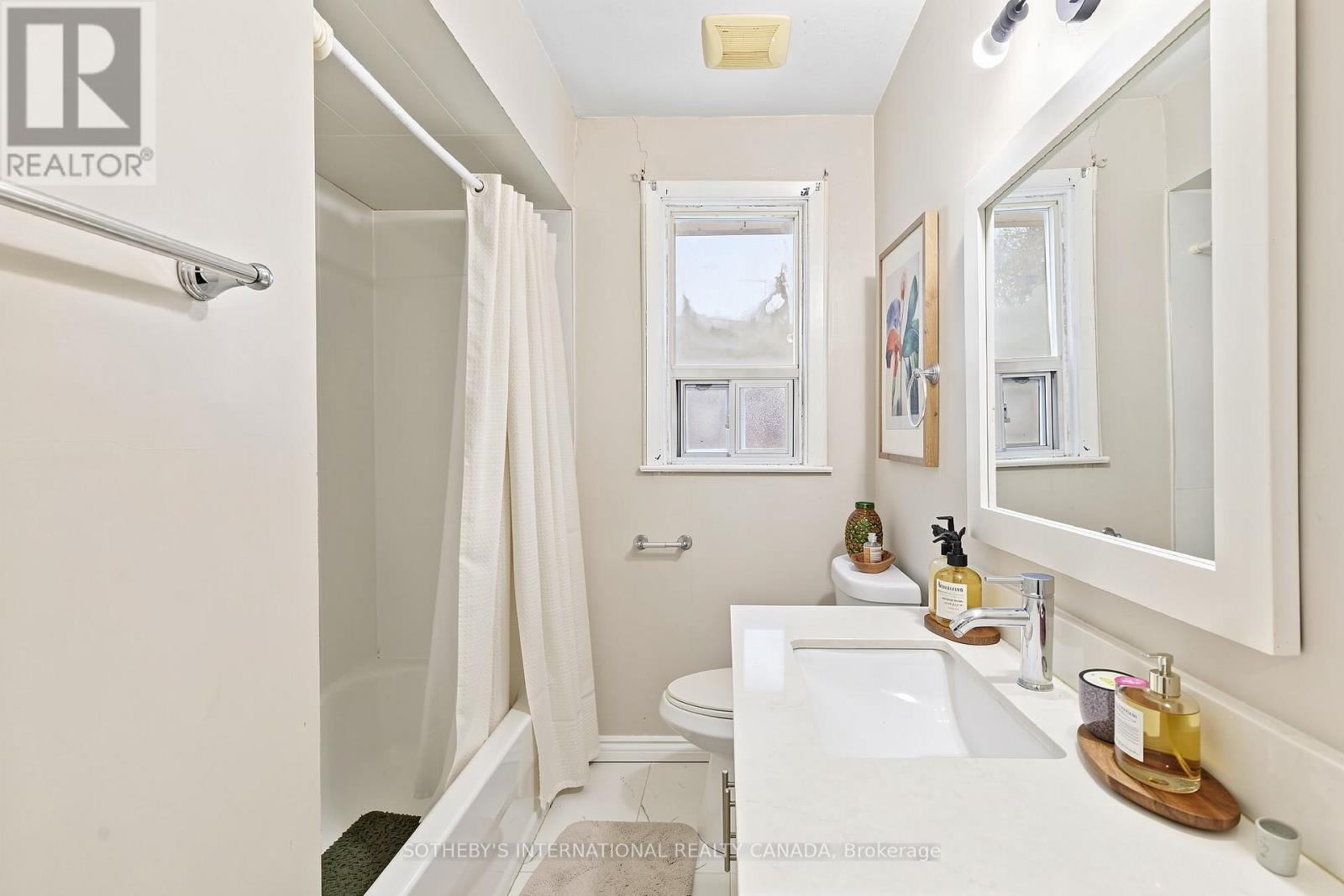 Upper - 957 Beechwood Avenue, Mississauga, Ontario  L5G 4E3 - Photo 20 - W12809494