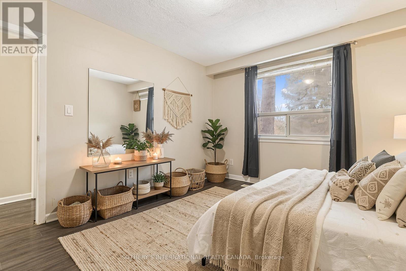 Upper - 957 Beechwood Avenue, Mississauga, Ontario  L5G 4E3 - Photo 21 - W12809494