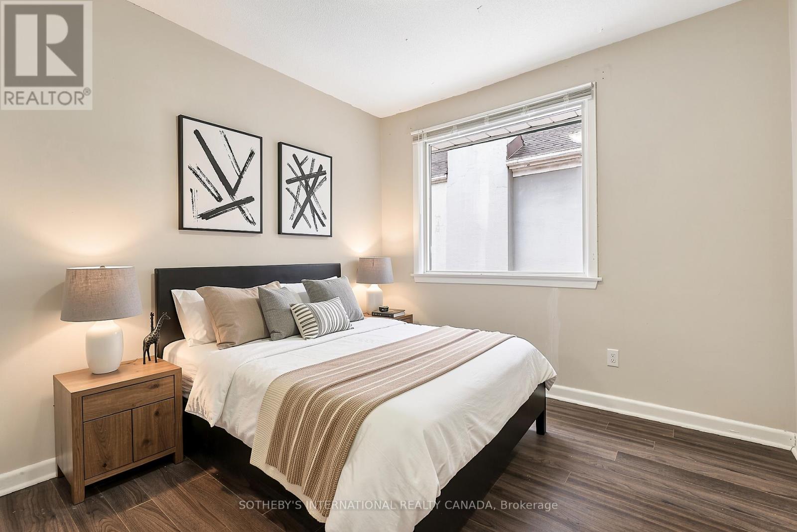 Upper - 957 Beechwood Avenue, Mississauga, Ontario  L5G 4E3 - Photo 11 - W12809494