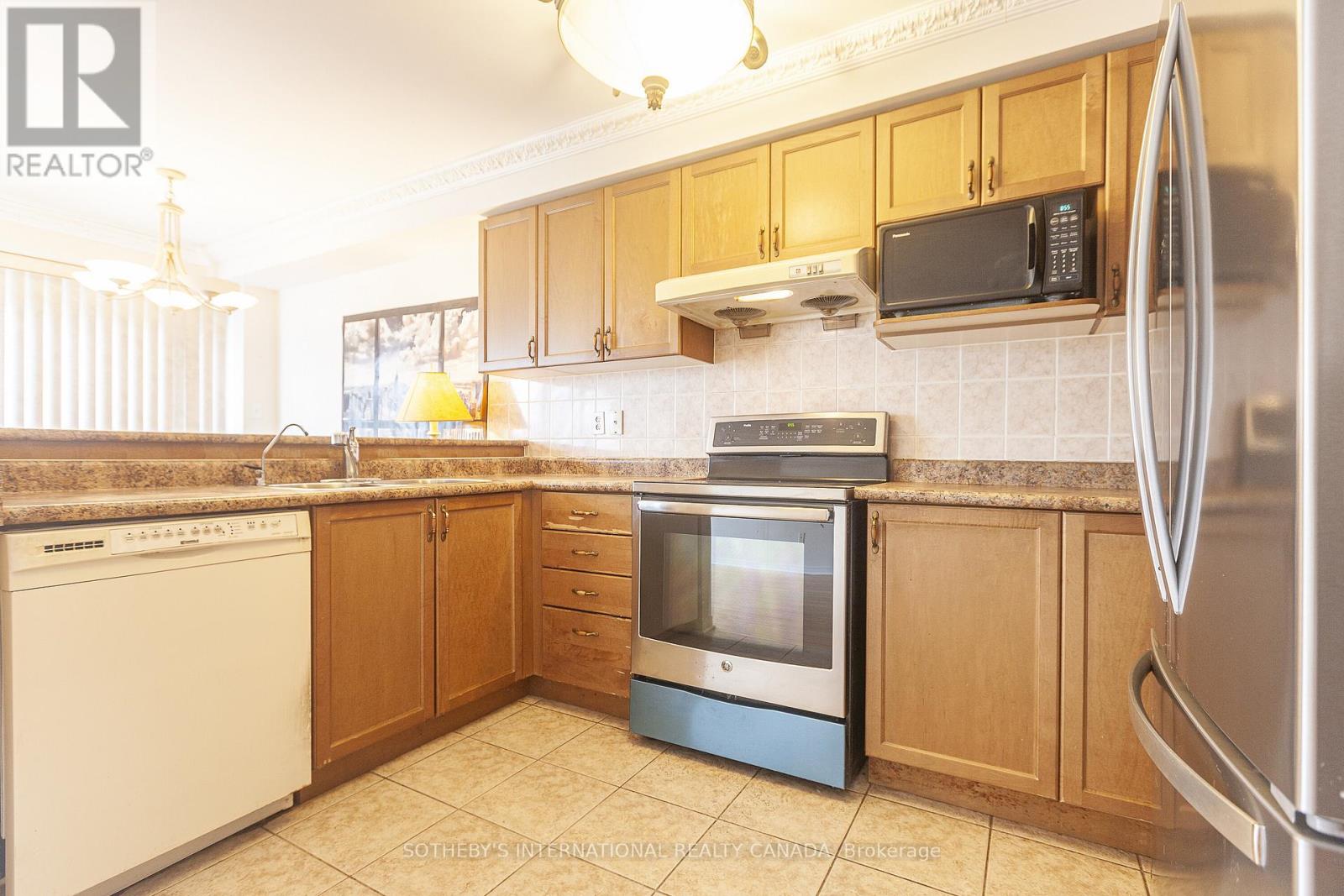 75 Rockgarden Trail, Brampton, Ontario  L6R 3M9 - Photo 7 - W12965064