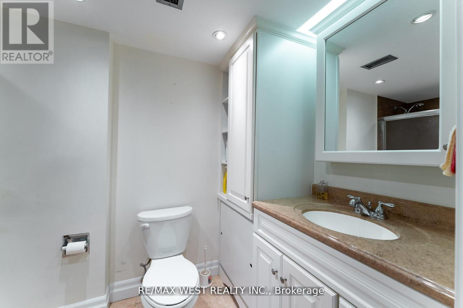 205 - 725 King Street W, Toronto, Ontario  M5V 2W9 - Photo 9 - C12996486