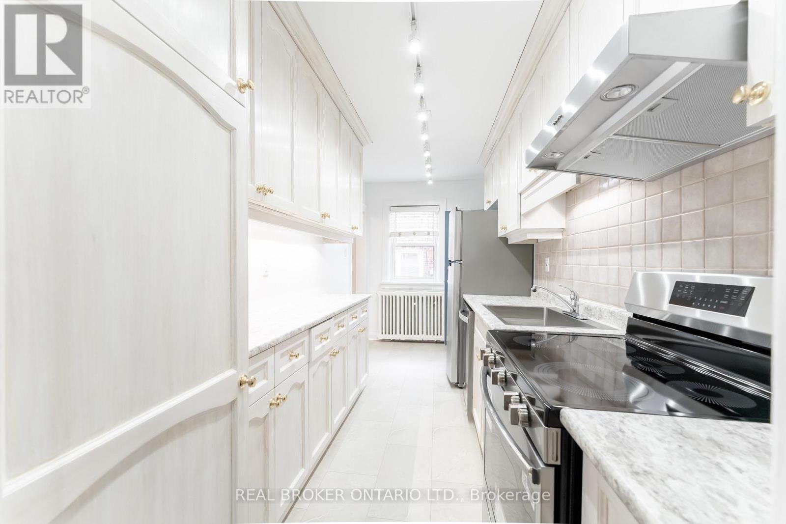 Unit 3 - 462 Oriole Parkway, Toronto, Ontario  M5P 2H8 - Photo 8 - C12996624