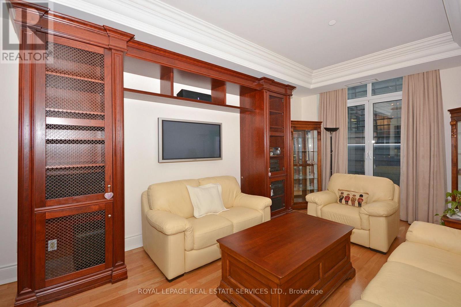 301 - 10 Bellair Street, Toronto, Ontario  M5R 3T8 - Photo 11 - C12996634