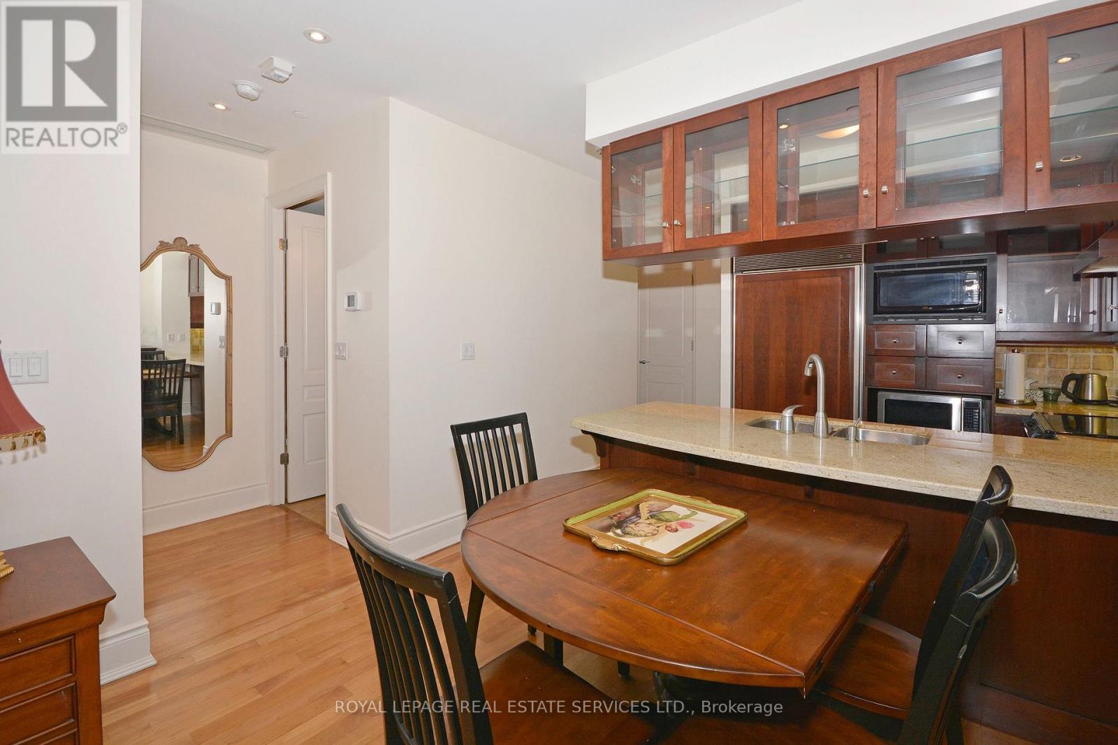 301 - 10 Bellair Street, Toronto, Ontario  M5R 3T8 - Photo 7 - C12996634