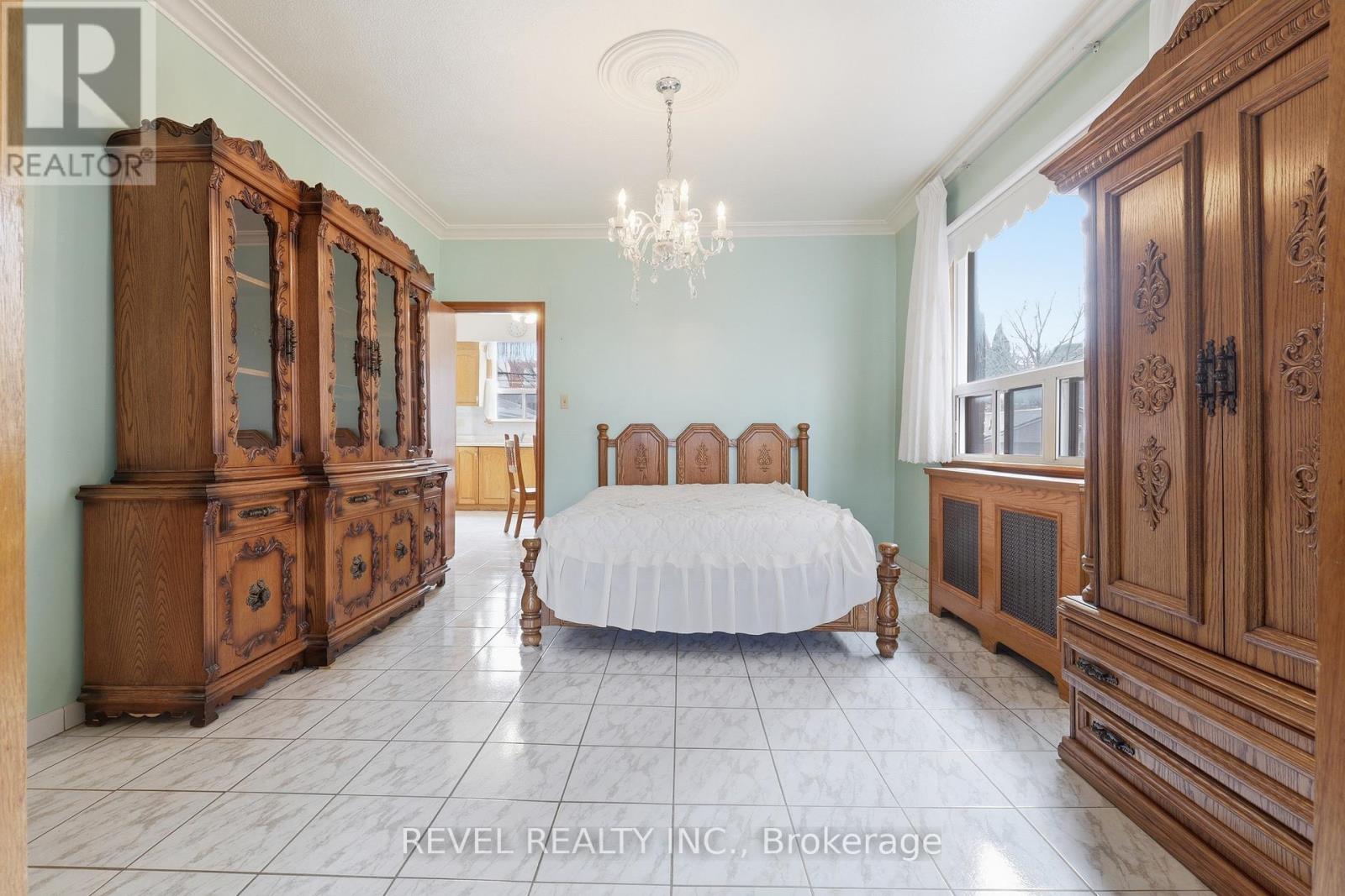 245 Lauder Avenue, Toronto, Ontario  M6E 3H5 - Photo 10 - C12996706