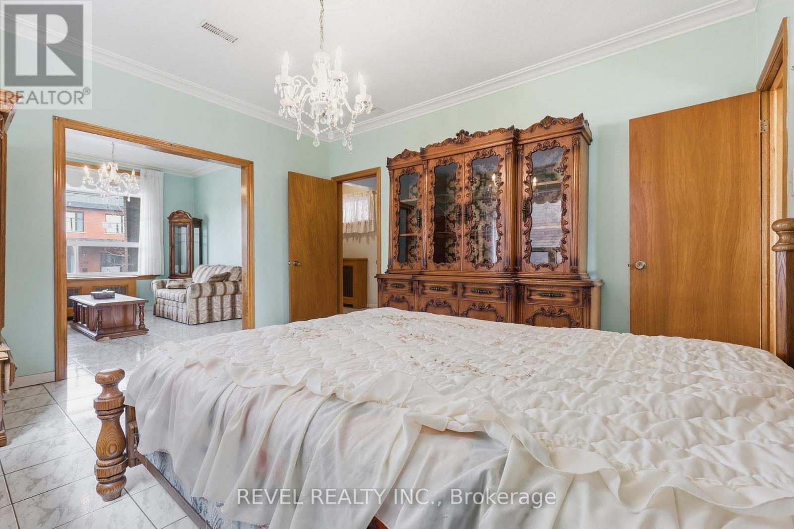 245 Lauder Avenue, Toronto, Ontario  M6E 3H5 - Photo 11 - C12996706