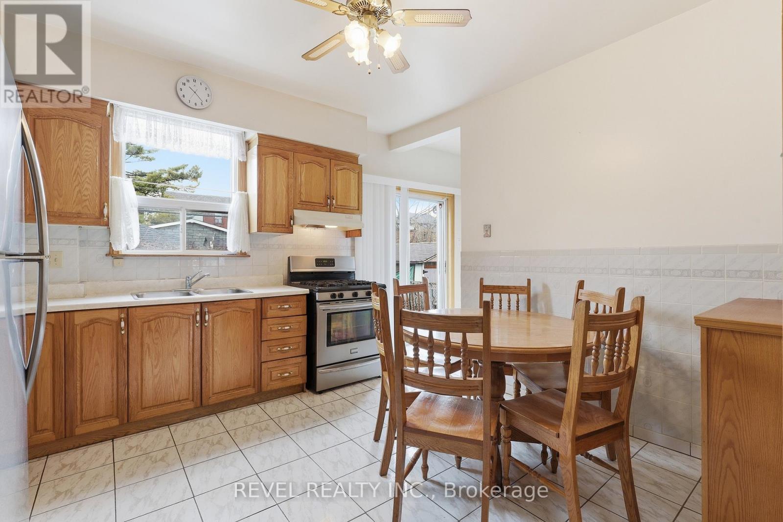 245 Lauder Avenue, Toronto, Ontario  M6E 3H5 - Photo 13 - C12996706