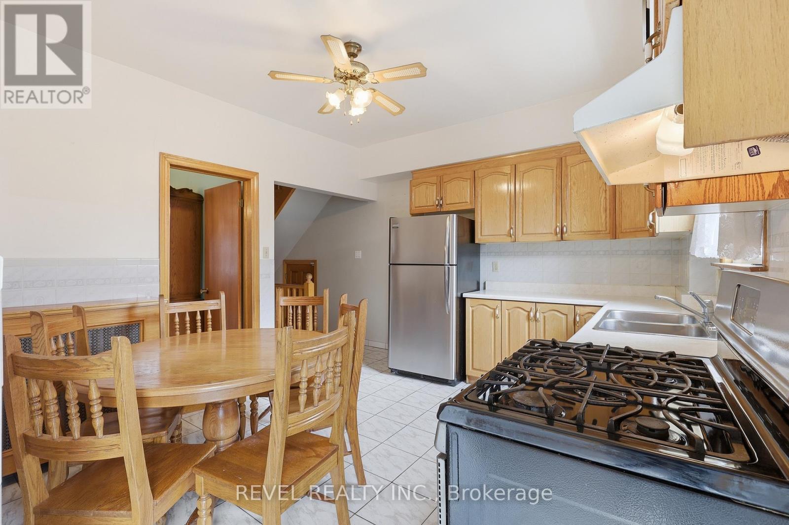 245 Lauder Avenue, Toronto, Ontario  M6E 3H5 - Photo 14 - C12996706