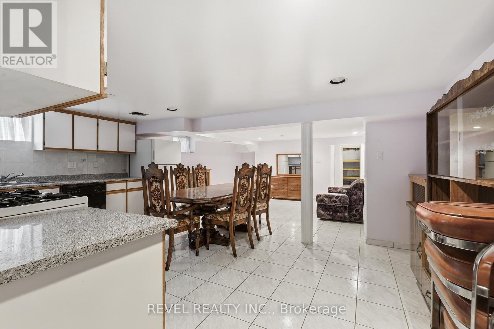 245 Lauder Avenue, Toronto, Ontario  M6E 3H5 - Photo 21 - C12996706