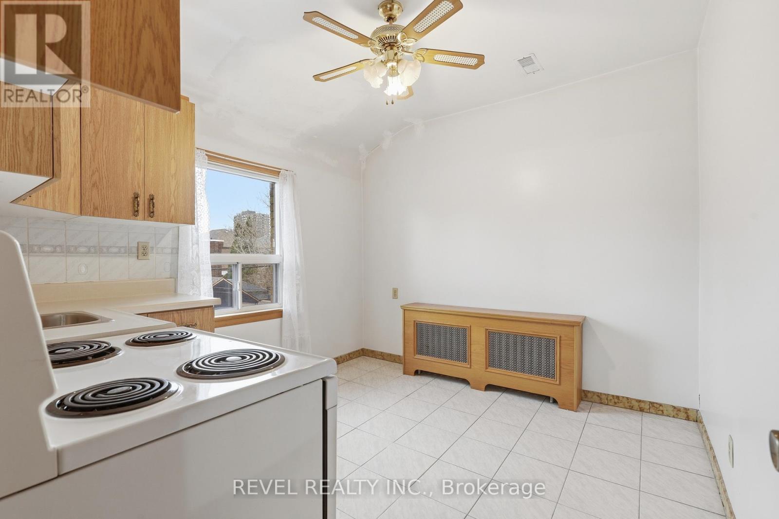 245 Lauder Avenue, Toronto, Ontario  M6E 3H5 - Photo 29 - C12996706