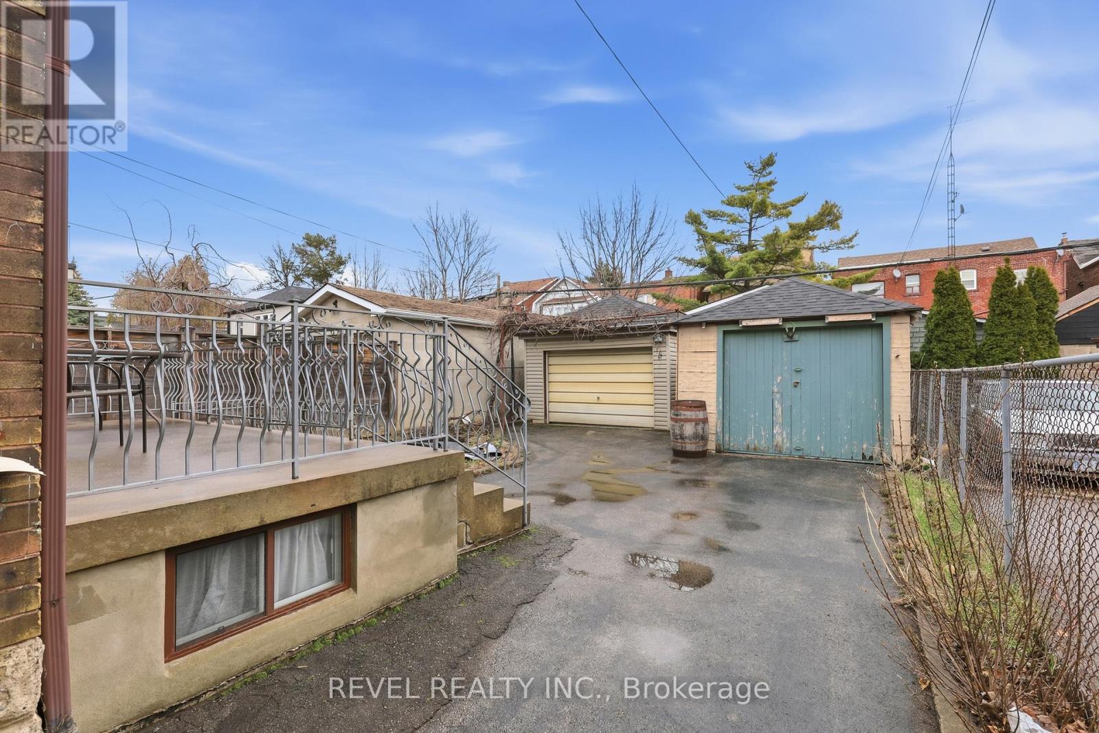 245 Lauder Avenue, Toronto, Ontario  M6E 3H5 - Photo 37 - C12996706