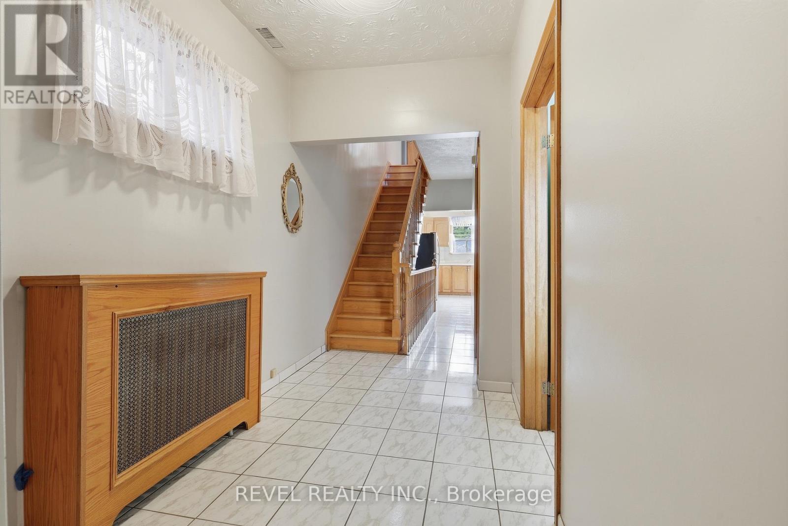 245 Lauder Avenue, Toronto, Ontario  M6E 3H5 - Photo 7 - C12996706