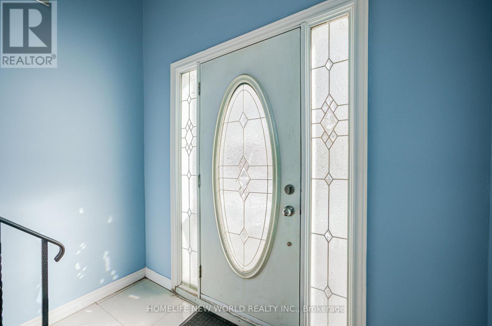 Upper - 152 Micmac Crescent, Toronto, Ontario  M2H 2K2 - Photo 2 - C12996802