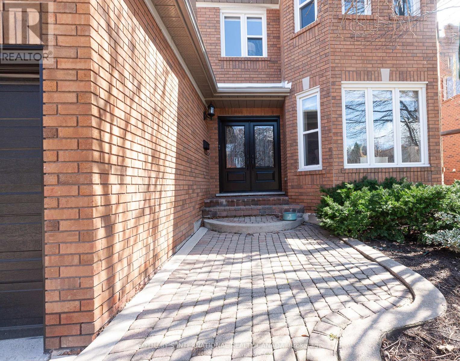 3940 Rolling Valley Drive, Mississauga, Ontario  L5L 5V9 - Photo 7 - W12992202