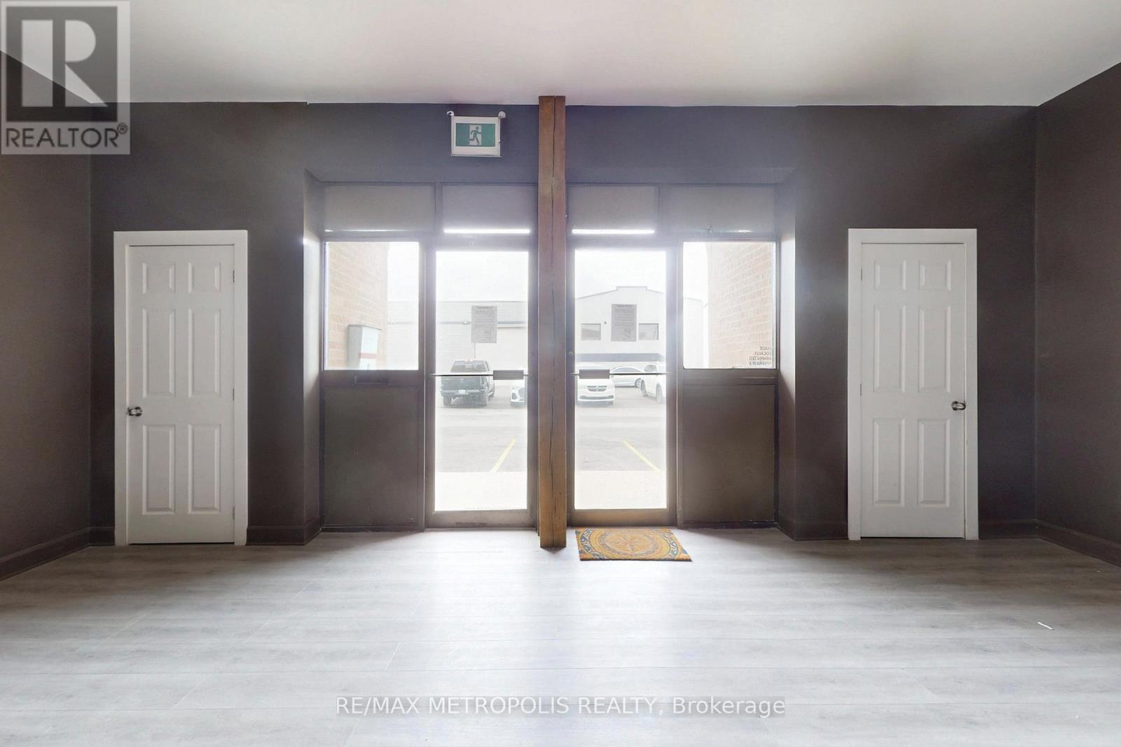 1-2 - 6141 Atlantic Drive, Mississauga, Ontario  L5T 1L9 - Photo 5 - W12992860