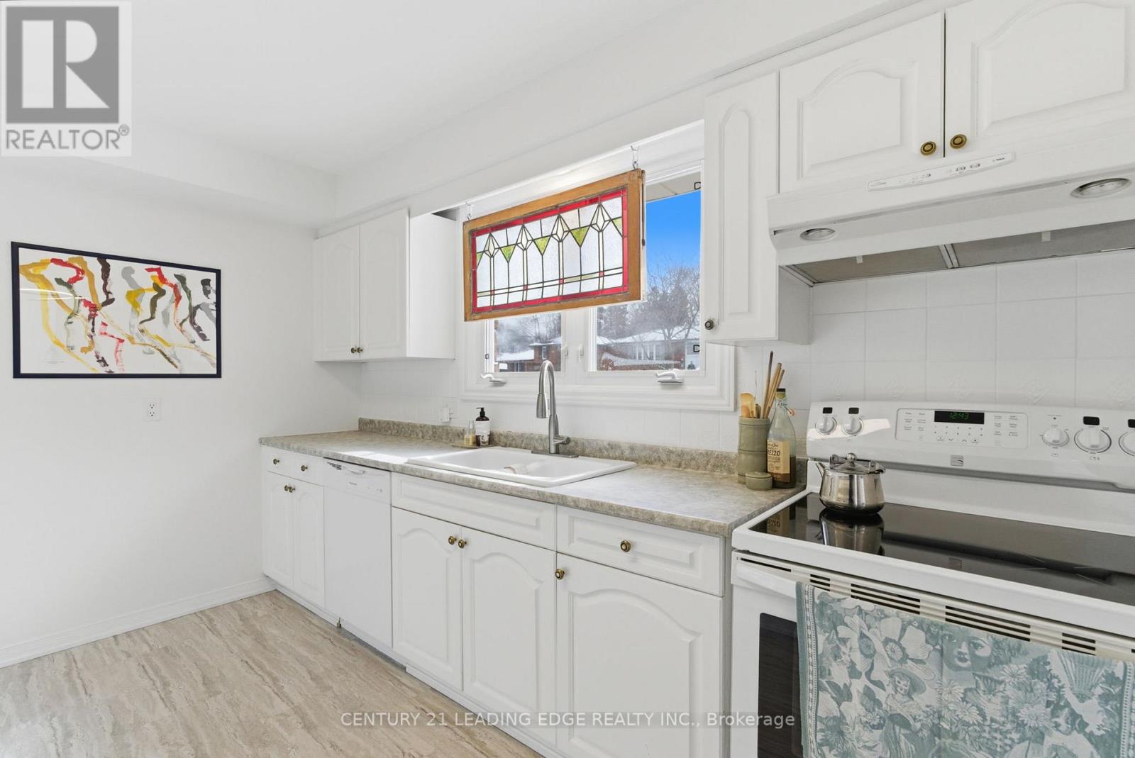 581 Arnhem Drive, Oshawa, Ontario  L1G 2J7 - Photo 7 - E12996744