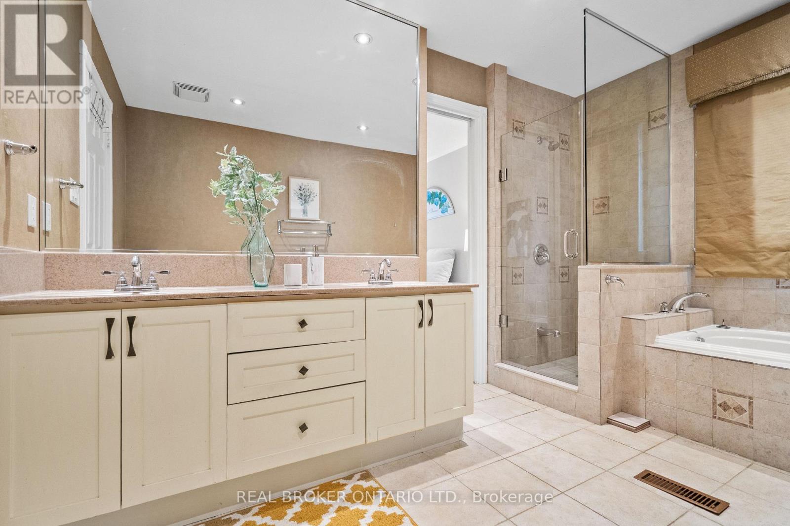 36 Ellingwood Court, Markham, Ontario  L3R 8A7 - Photo 26 - N12996650