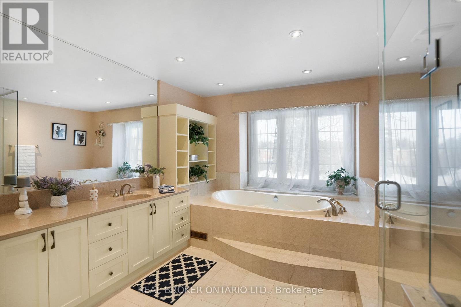 36 Ellingwood Court, Markham, Ontario  L3R 8A7 - Photo 31 - N12996650