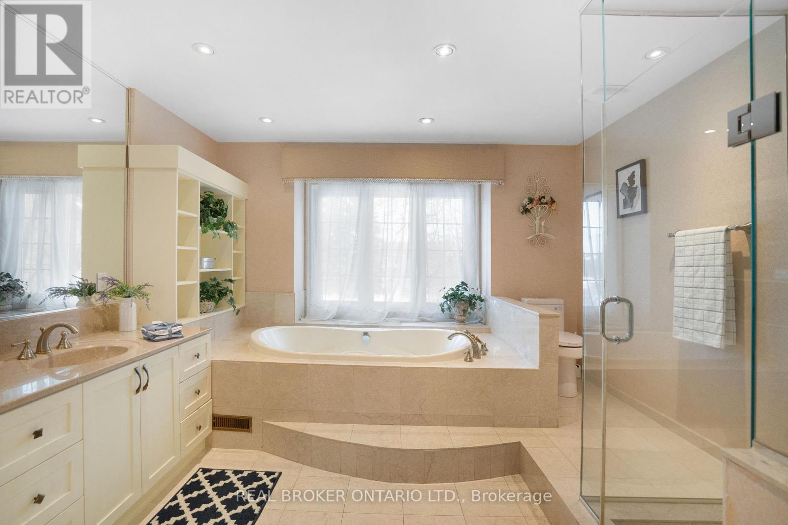 36 Ellingwood Court, Markham, Ontario  L3R 8A7 - Photo 32 - N12996650