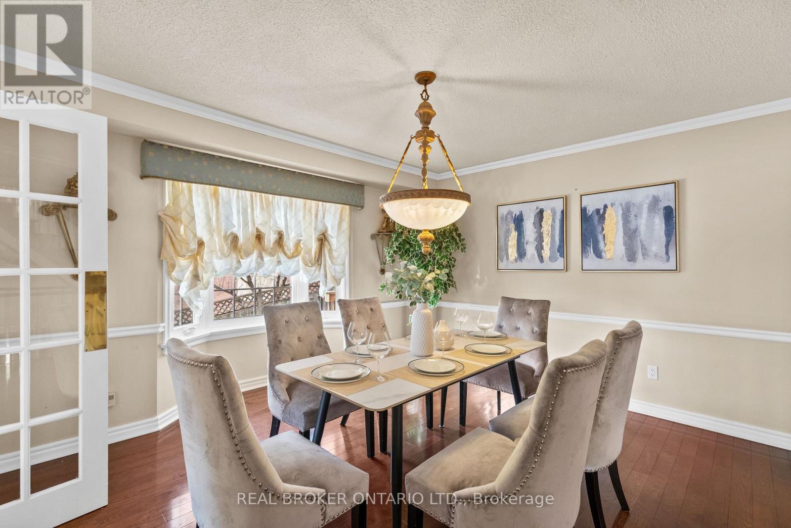 36 Ellingwood Court, Markham, Ontario  L3R 8A7 - Photo 5 - N12996650