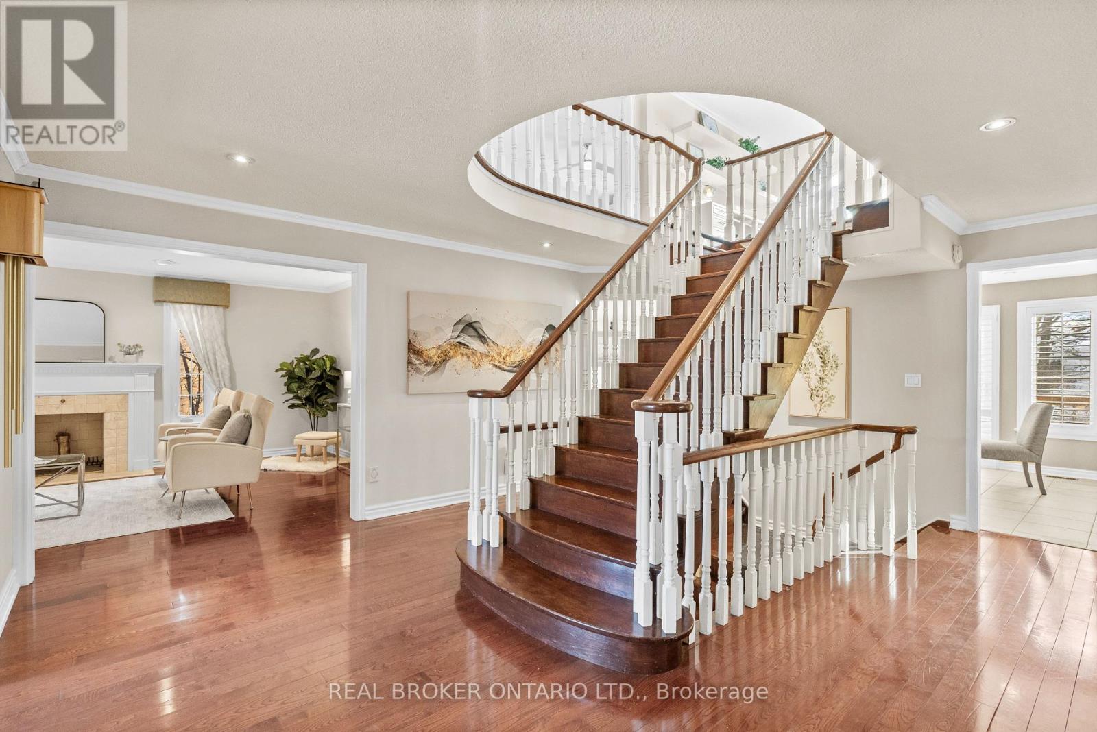 36 Ellingwood Court, Markham, Ontario  L3R 8A7 - Photo 7 - N12996650