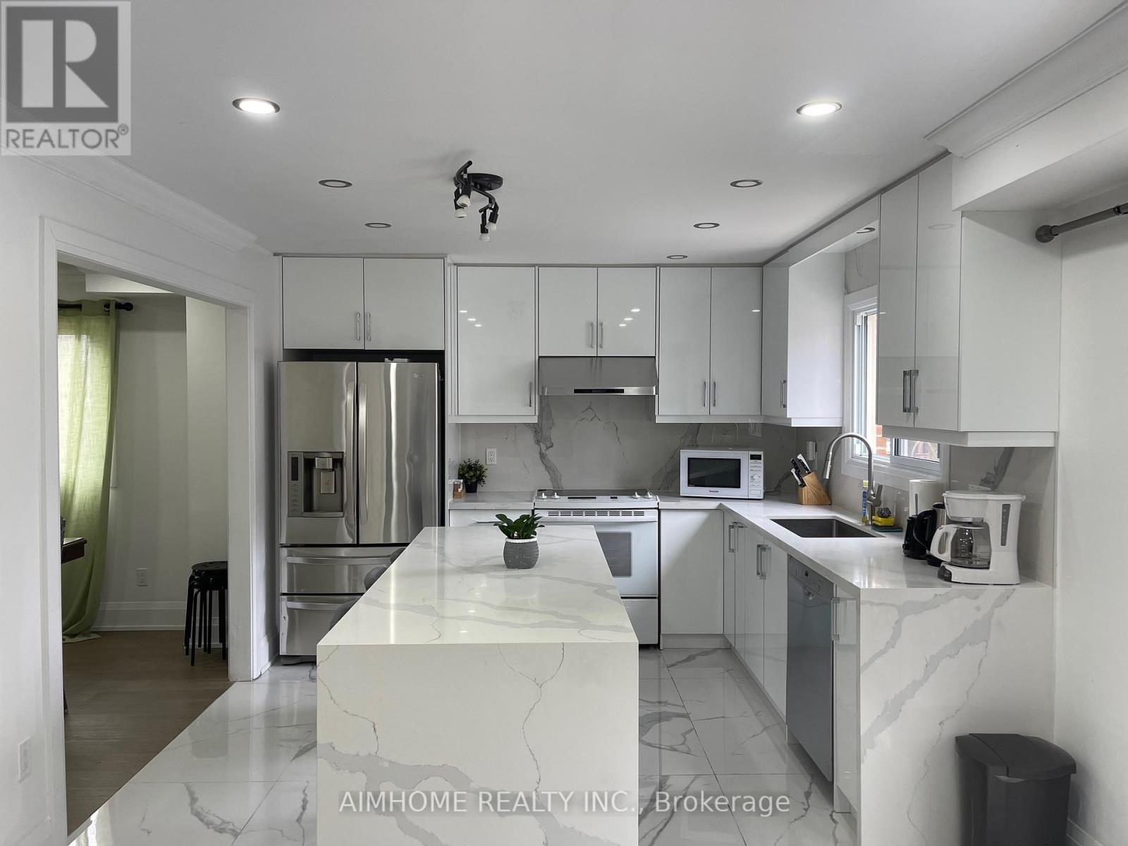 Main - 166 Fincham Avenue, Markham, Ontario  L3P 4B3 - Photo 4 - N12996752