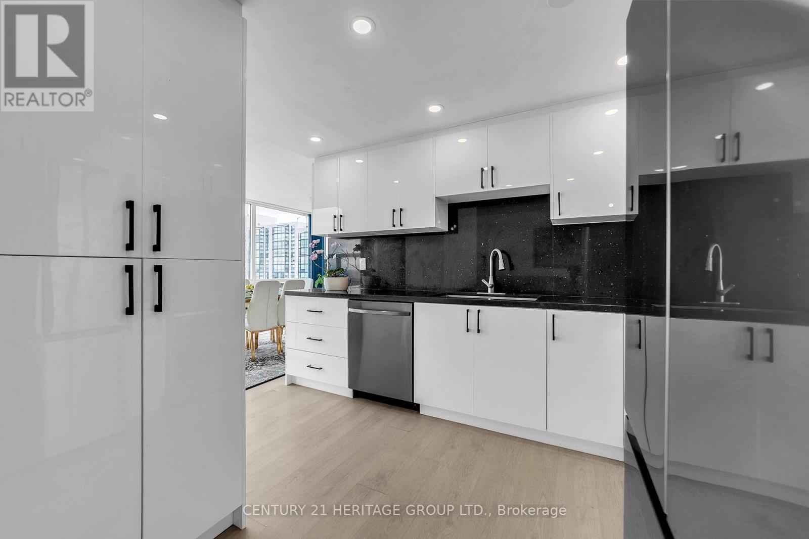 806 - 30 Harding Boulevard W, Richmond Hill, Ontario  L4C 9M3 - Photo 16 - N12996778