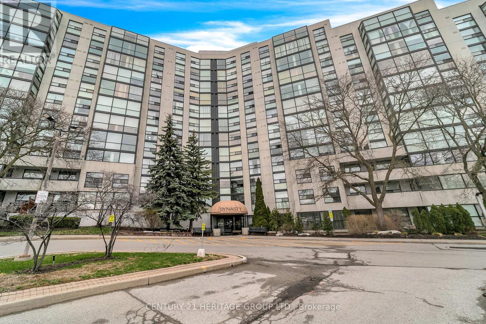 806 - 30 Harding Boulevard W, Richmond Hill, Ontario  L4C 9M3 - Photo 2 - N12996778
