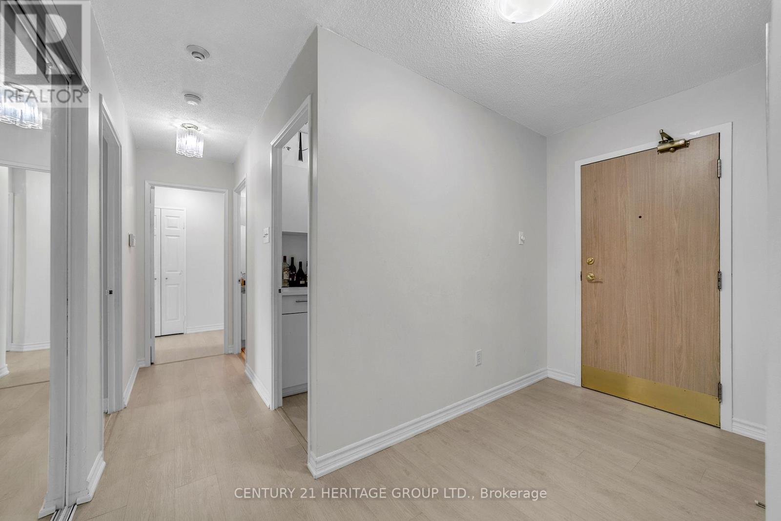 806 - 30 Harding Boulevard W, Richmond Hill, Ontario  L4C 9M3 - Photo 7 - N12996778