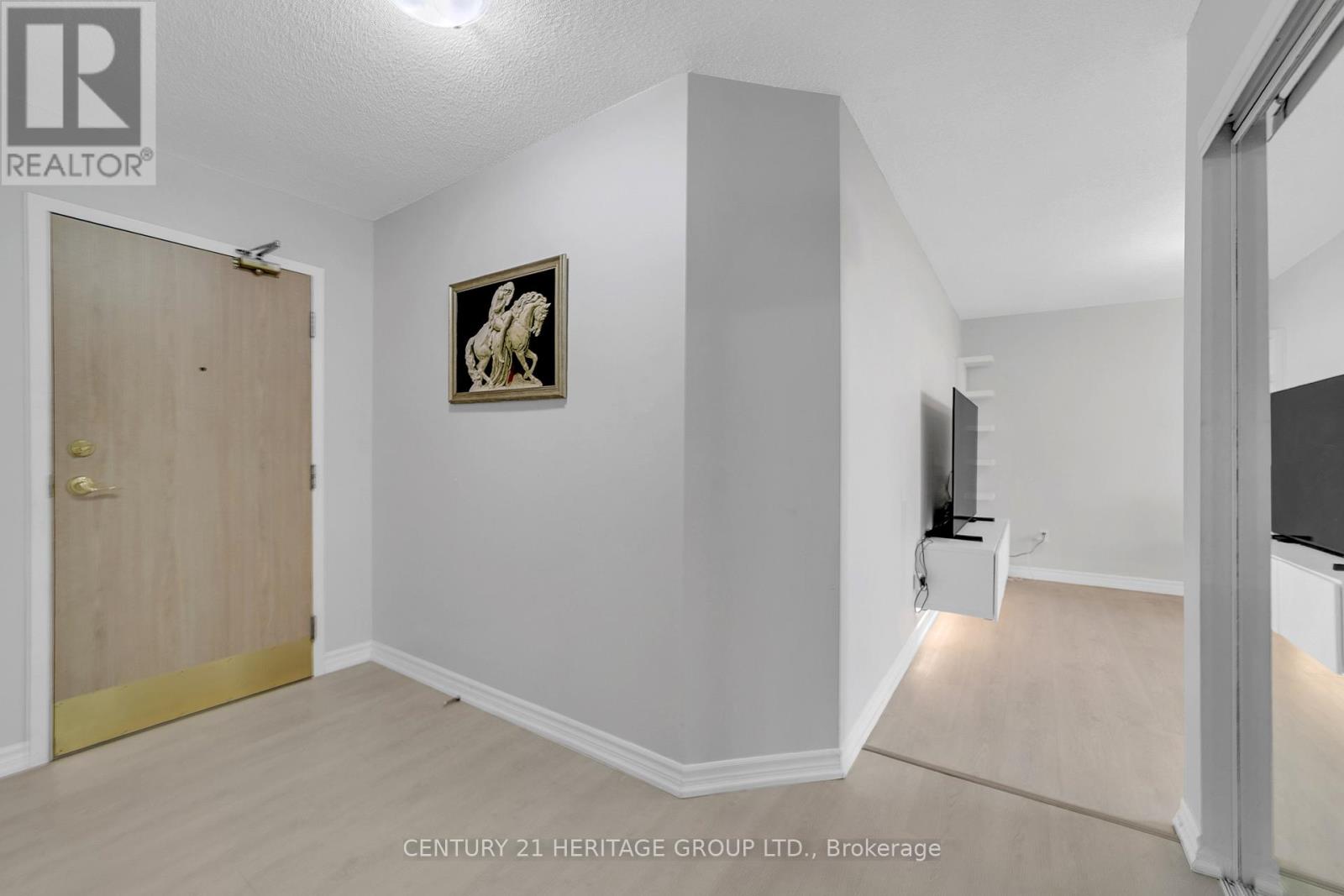 806 - 30 Harding Boulevard W, Richmond Hill, Ontario  L4C 9M3 - Photo 8 - N12996778