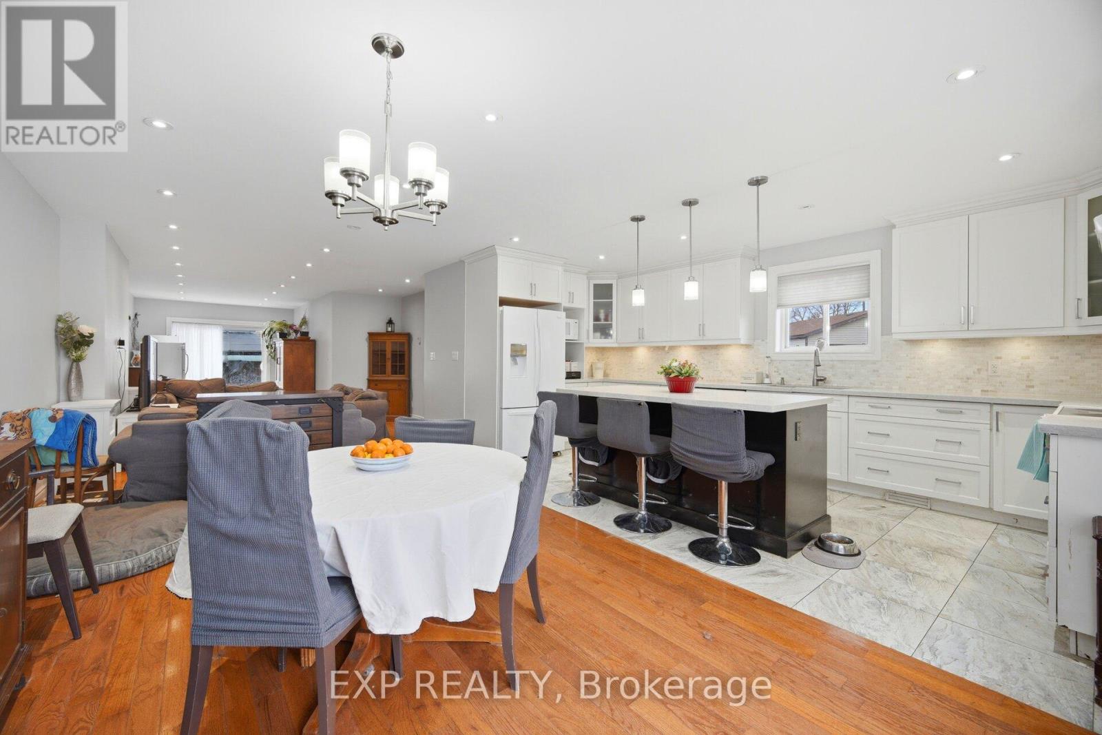 274 Demaine Crescent, Richmond Hill, Ontario  L4C 2W5 - Photo 10 - N12996814