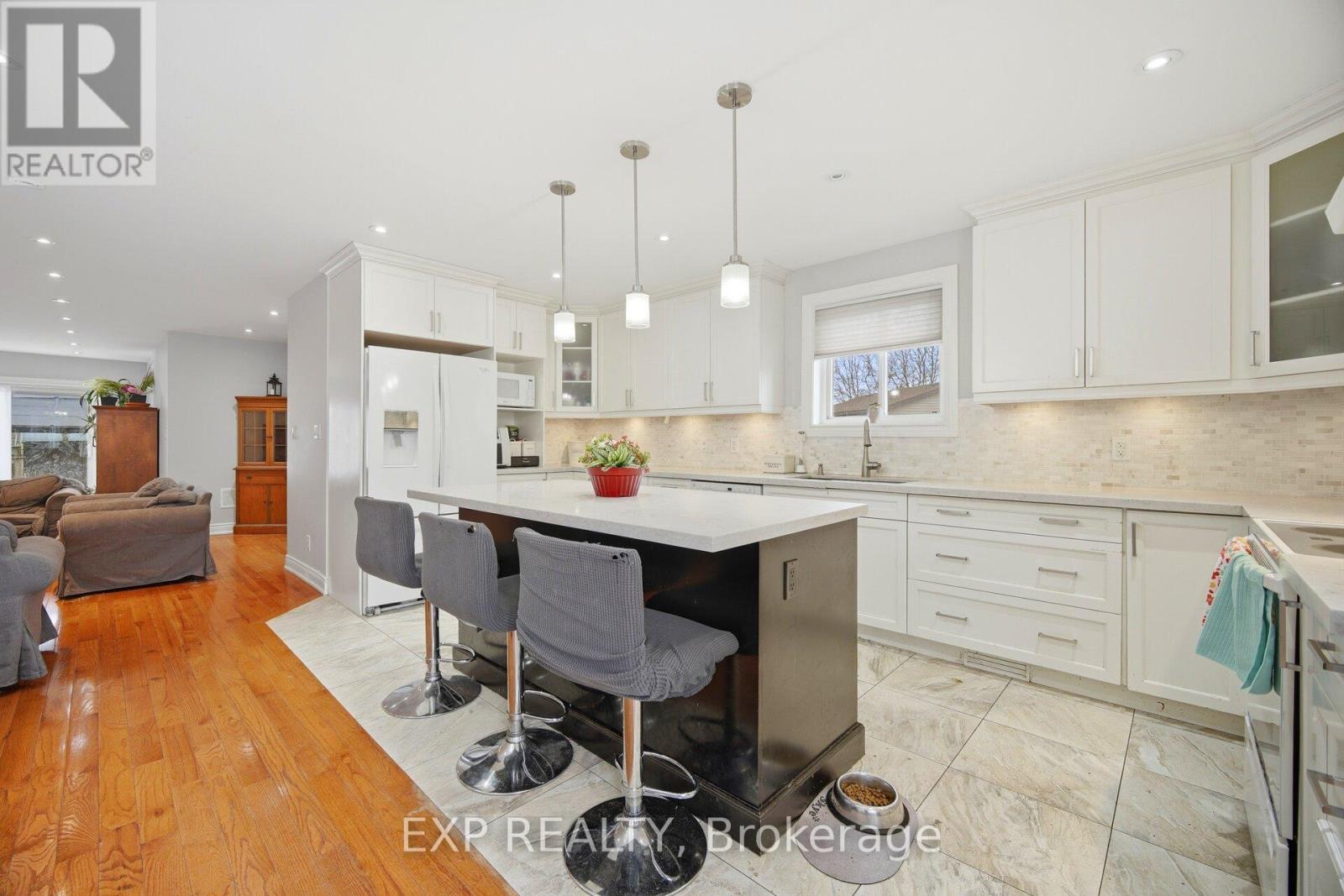 274 Demaine Crescent, Richmond Hill, Ontario  L4C 2W5 - Photo 13 - N12996814