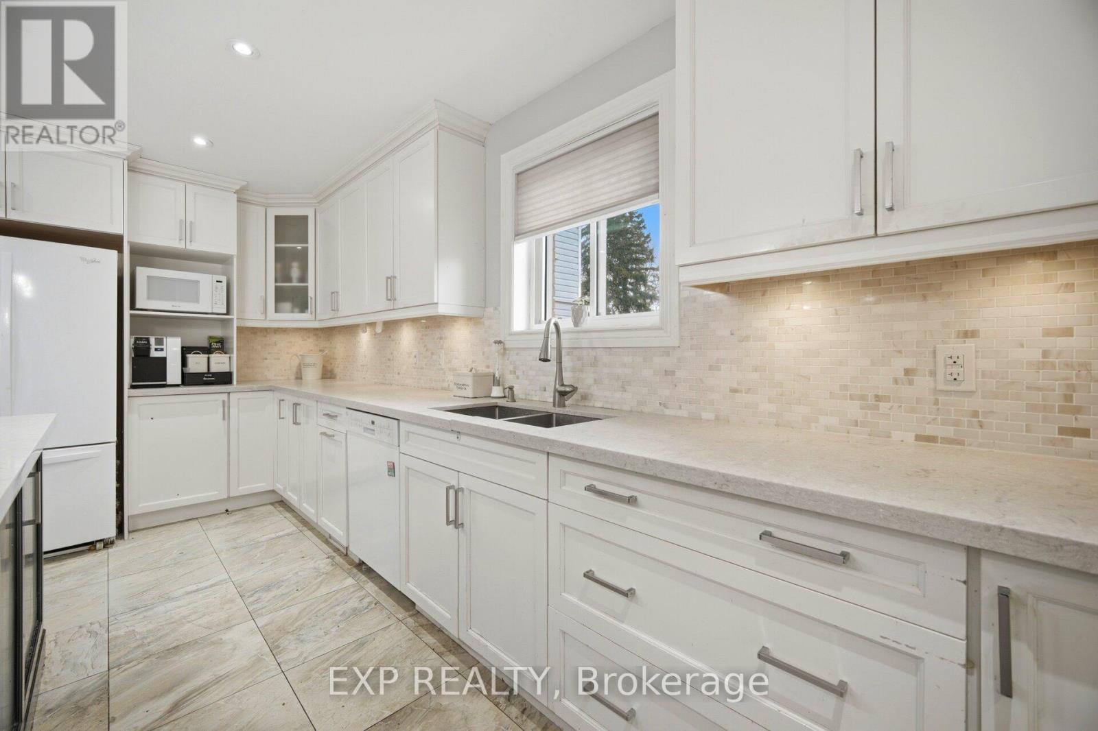 274 Demaine Crescent, Richmond Hill, Ontario  L4C 2W5 - Photo 14 - N12996814