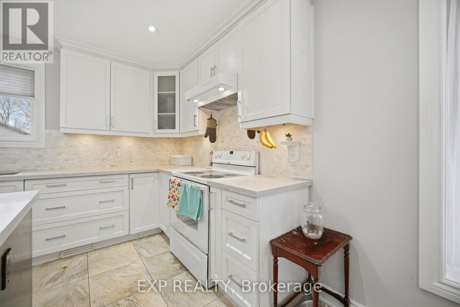 274 Demaine Crescent, Richmond Hill, Ontario  L4C 2W5 - Photo 18 - N12996814