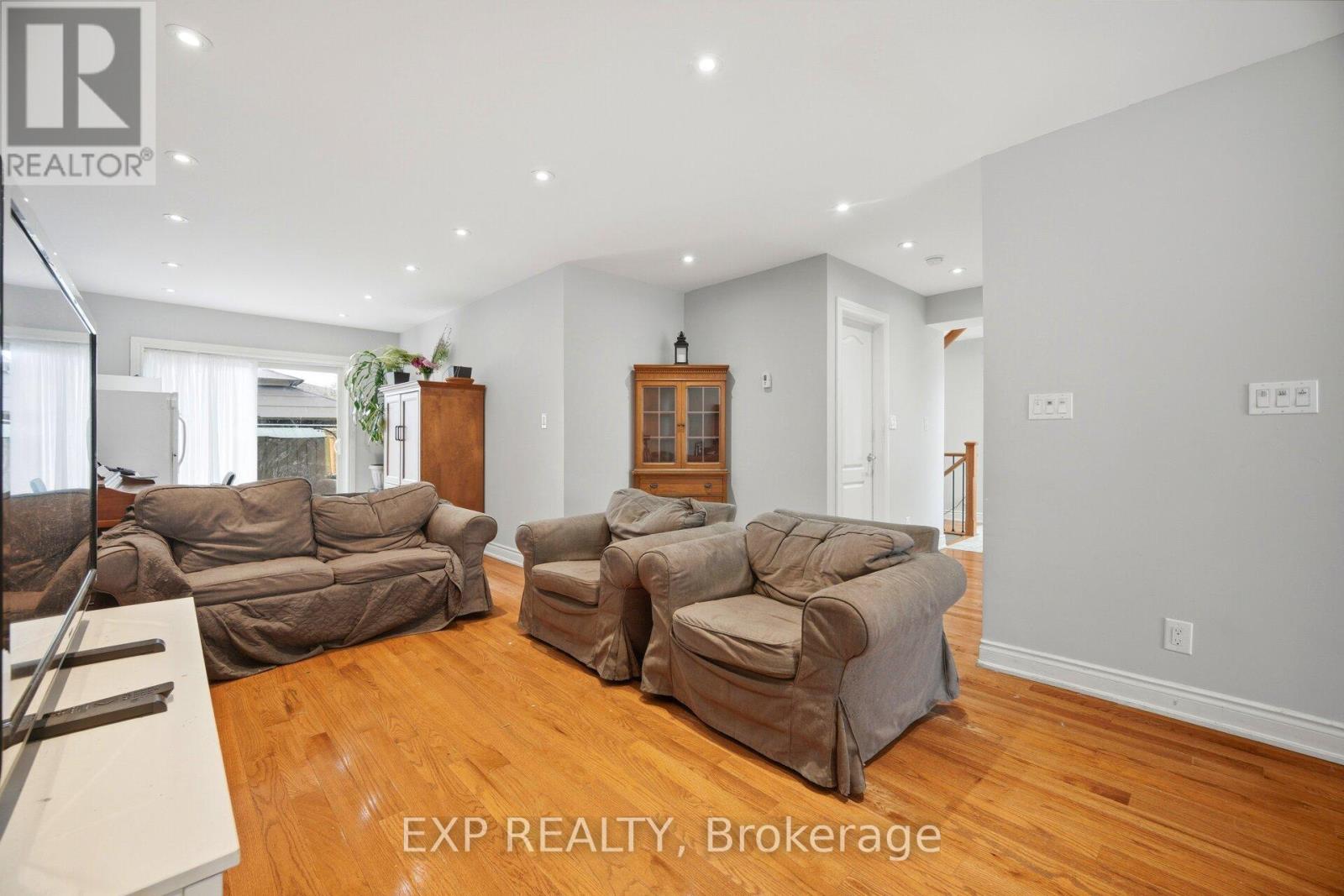 274 Demaine Crescent, Richmond Hill, Ontario  L4C 2W5 - Photo 6 - N12996814