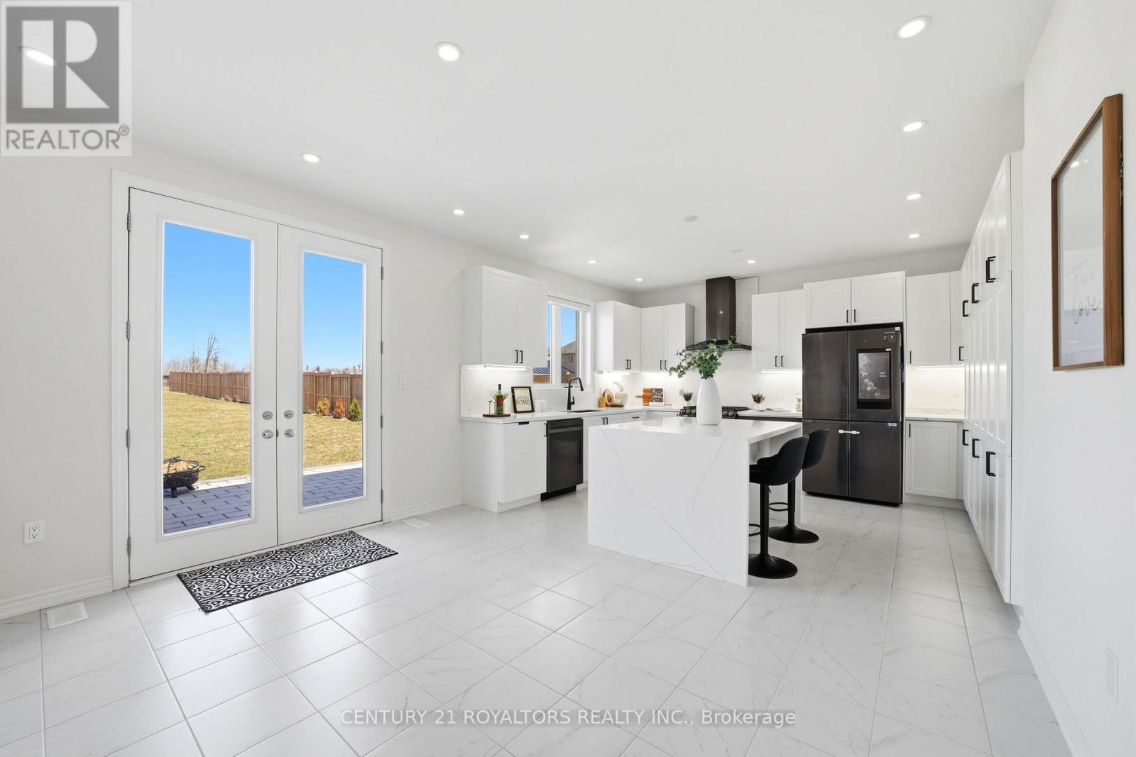 107 Rugman Crescent, Springwater, Ontario  L9X 2A5 - Photo 14 - S12996518