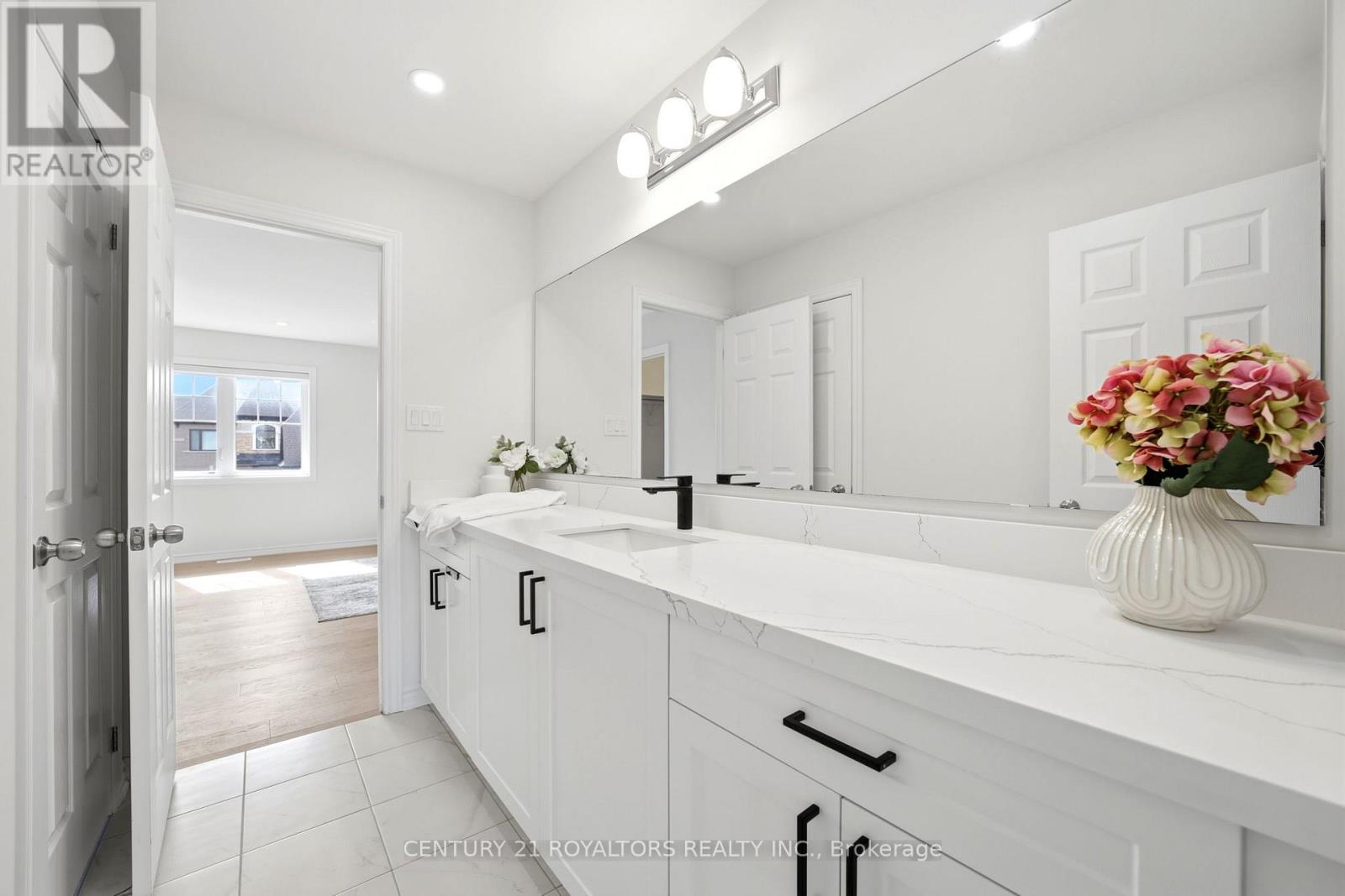 107 Rugman Crescent, Springwater, Ontario  L9X 2A5 - Photo 32 - S12996518