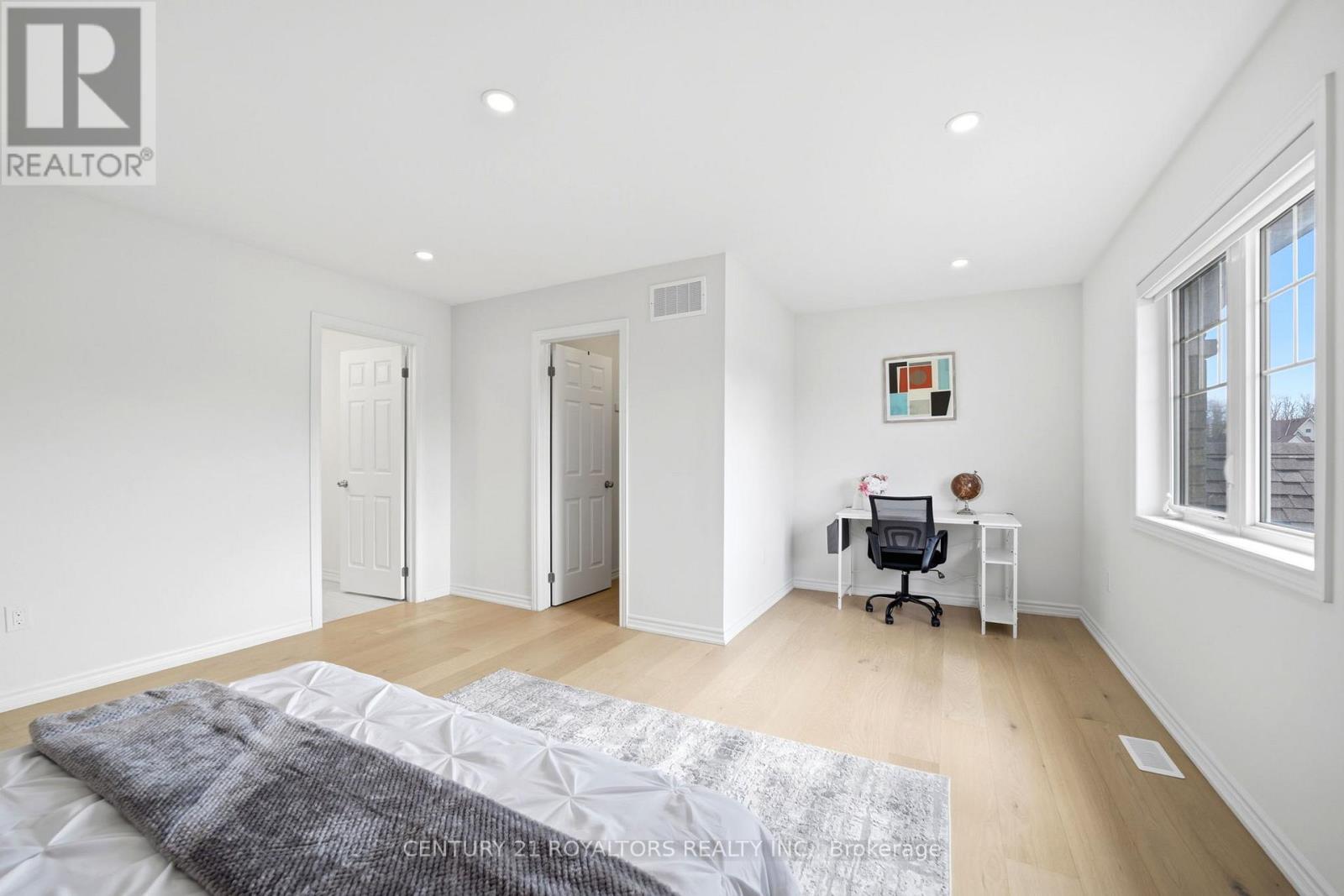 107 Rugman Crescent, Springwater, Ontario  L9X 2A5 - Photo 37 - S12996518