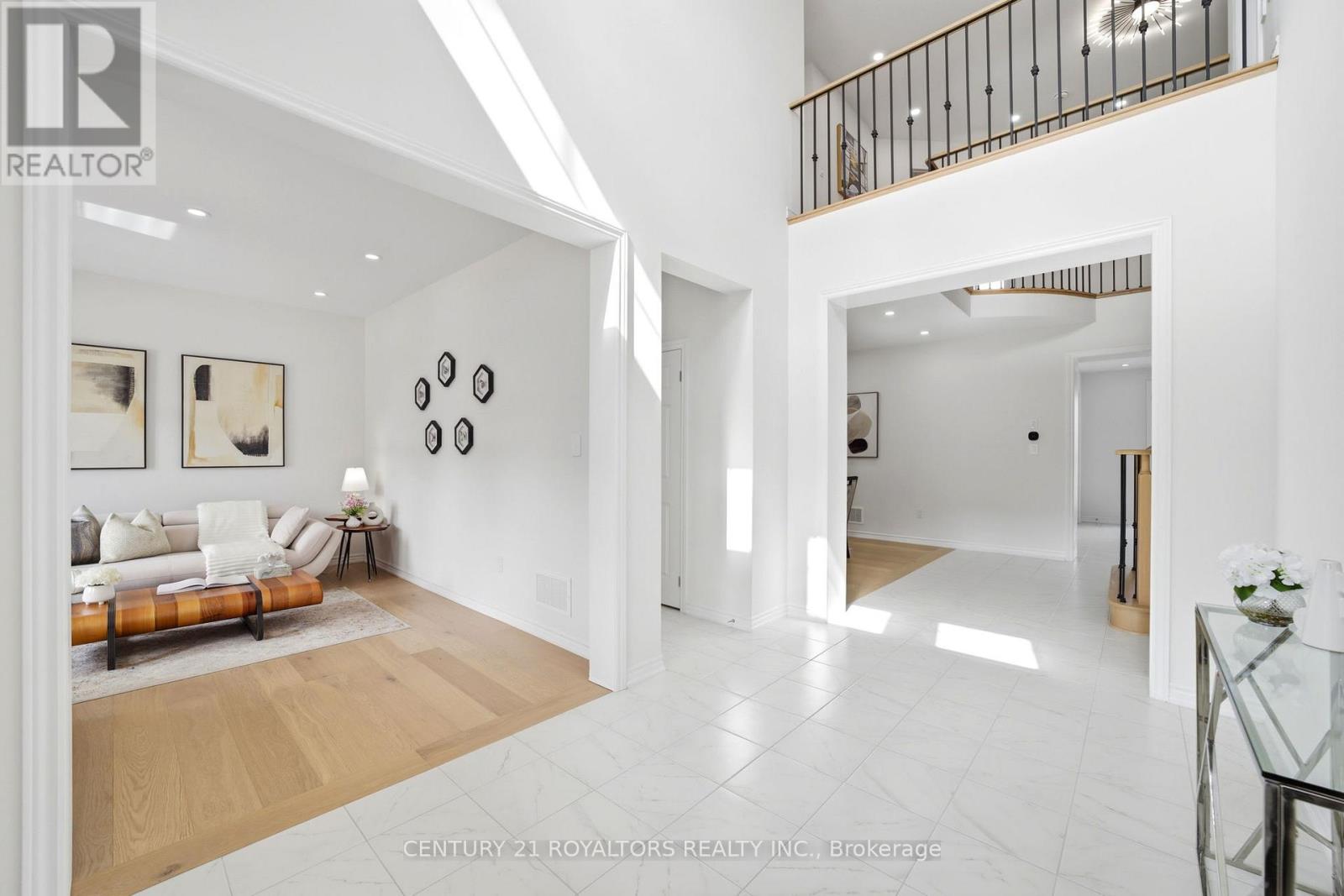 107 Rugman Crescent, Springwater, Ontario  L9X 2A5 - Photo 6 - S12996518