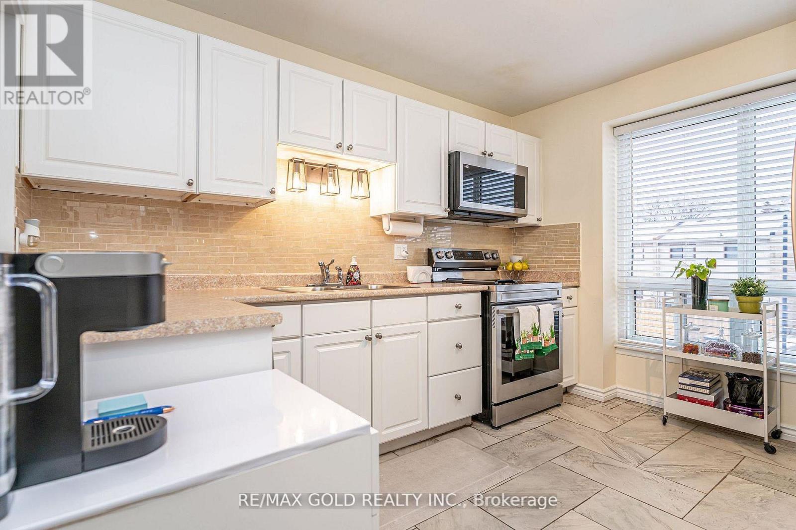 33 - 33 Guildford Crescent, Brampton, Ontario  L6S 3K2 - Photo 7 - W12996490