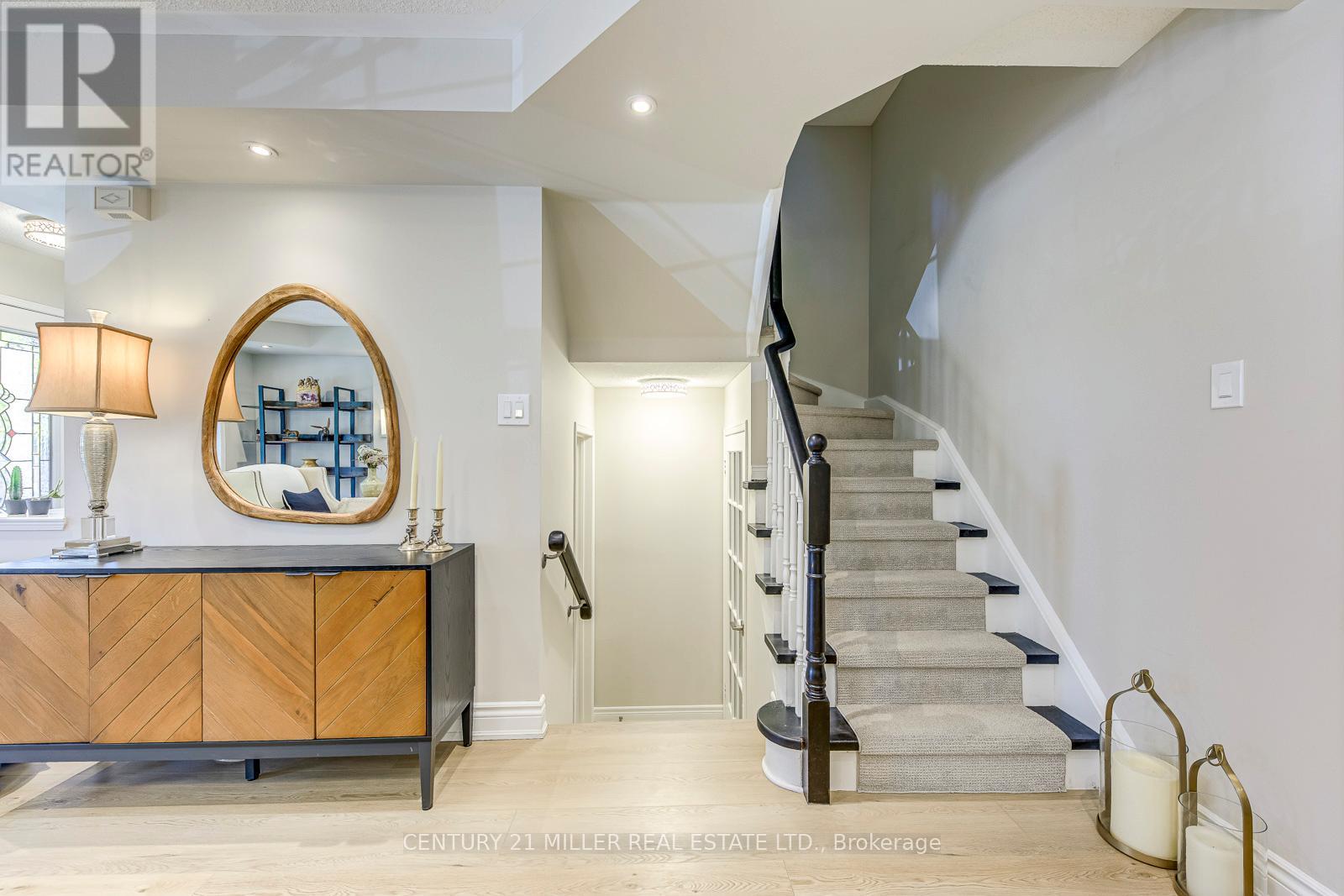 215 Roxton Road, Oakville, Ontario  L6H 6M9 - Photo 19 - W12996496