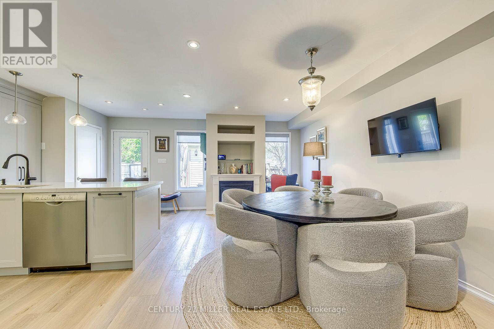 215 Roxton Road, Oakville, Ontario  L6H 6M9 - Photo 9 - W12996496