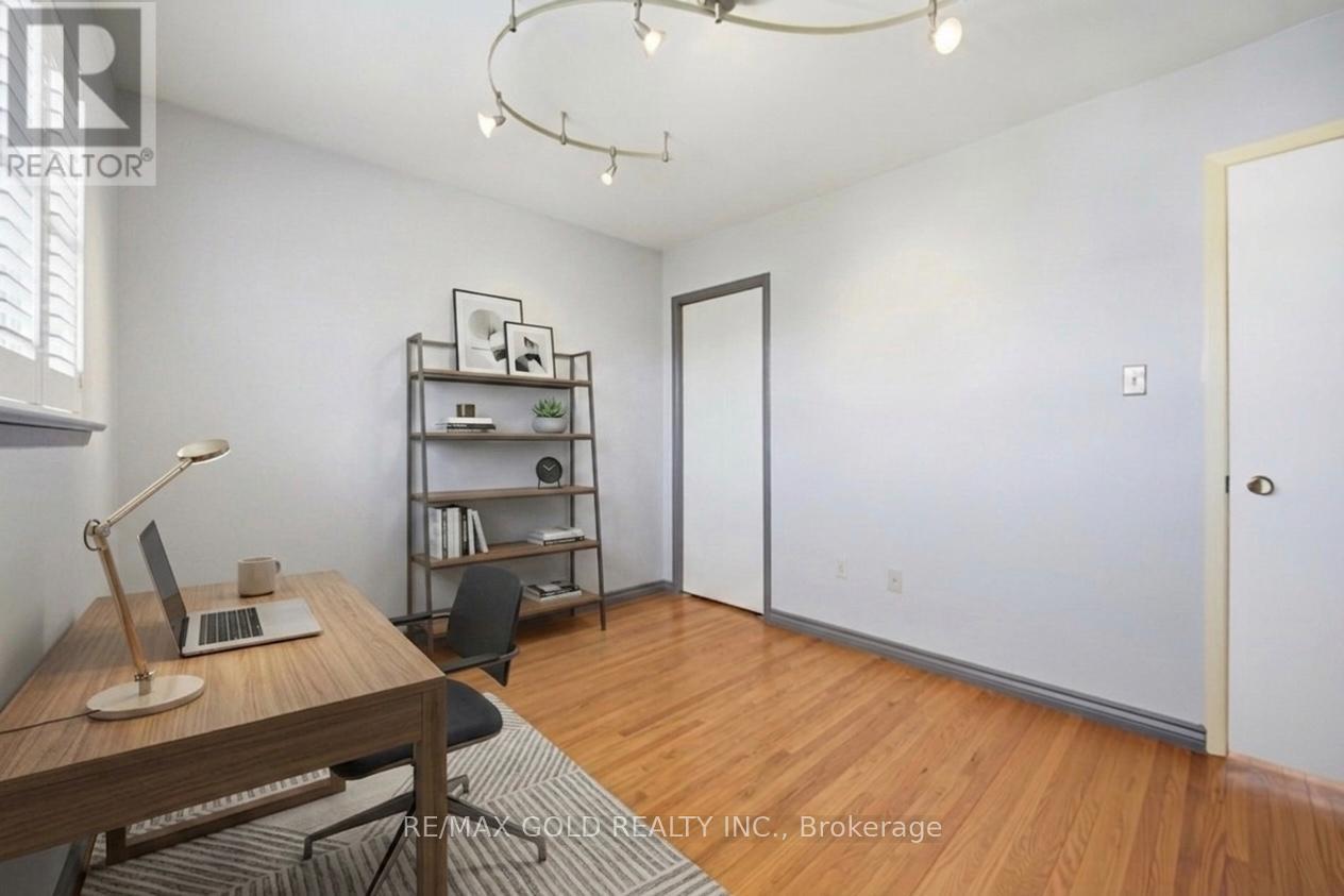 877 Consort Crescent, Mississauga, Ontario  L5C 1J8 - Photo 18 - W12996602