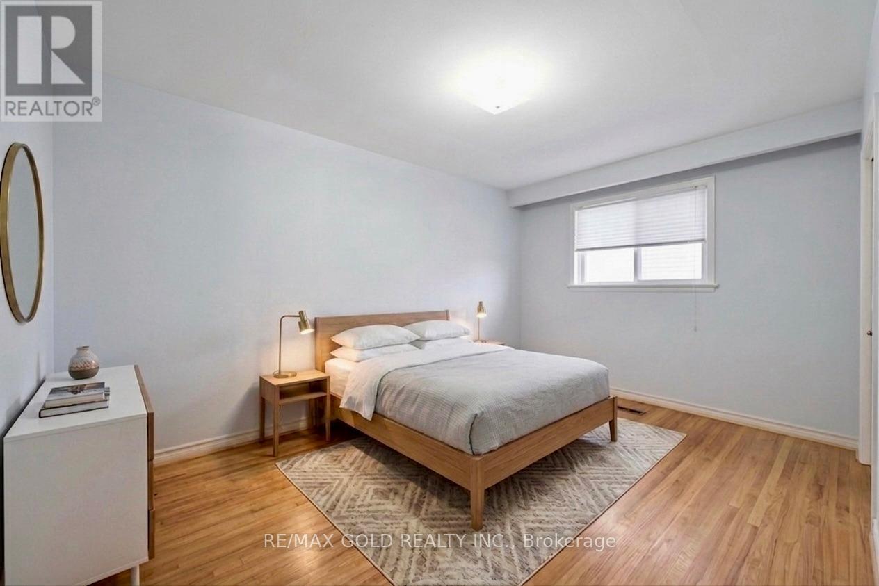 877 Consort Crescent, Mississauga, Ontario  L5C 1J8 - Photo 20 - W12996602