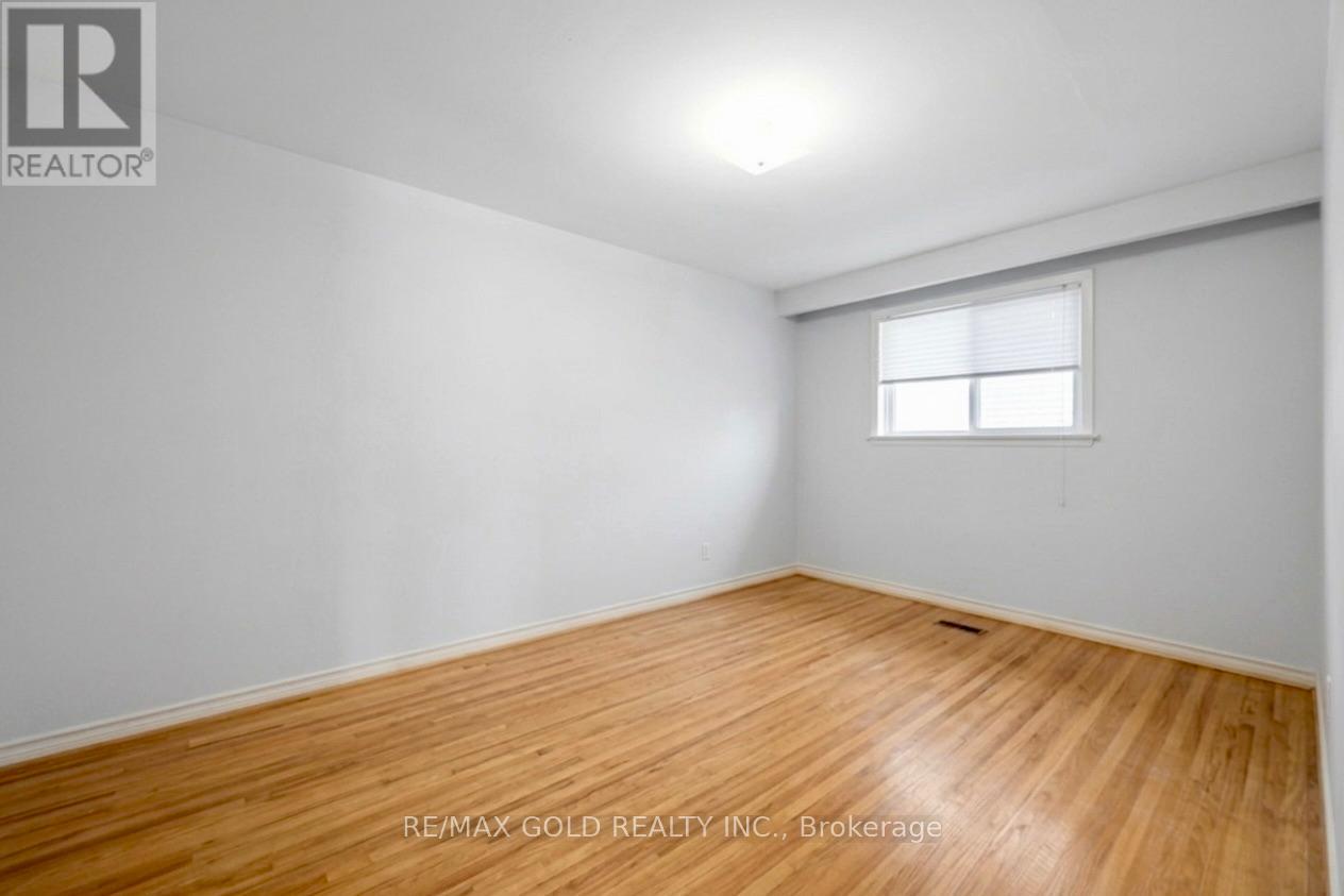 877 Consort Crescent, Mississauga, Ontario  L5C 1J8 - Photo 21 - W12996602